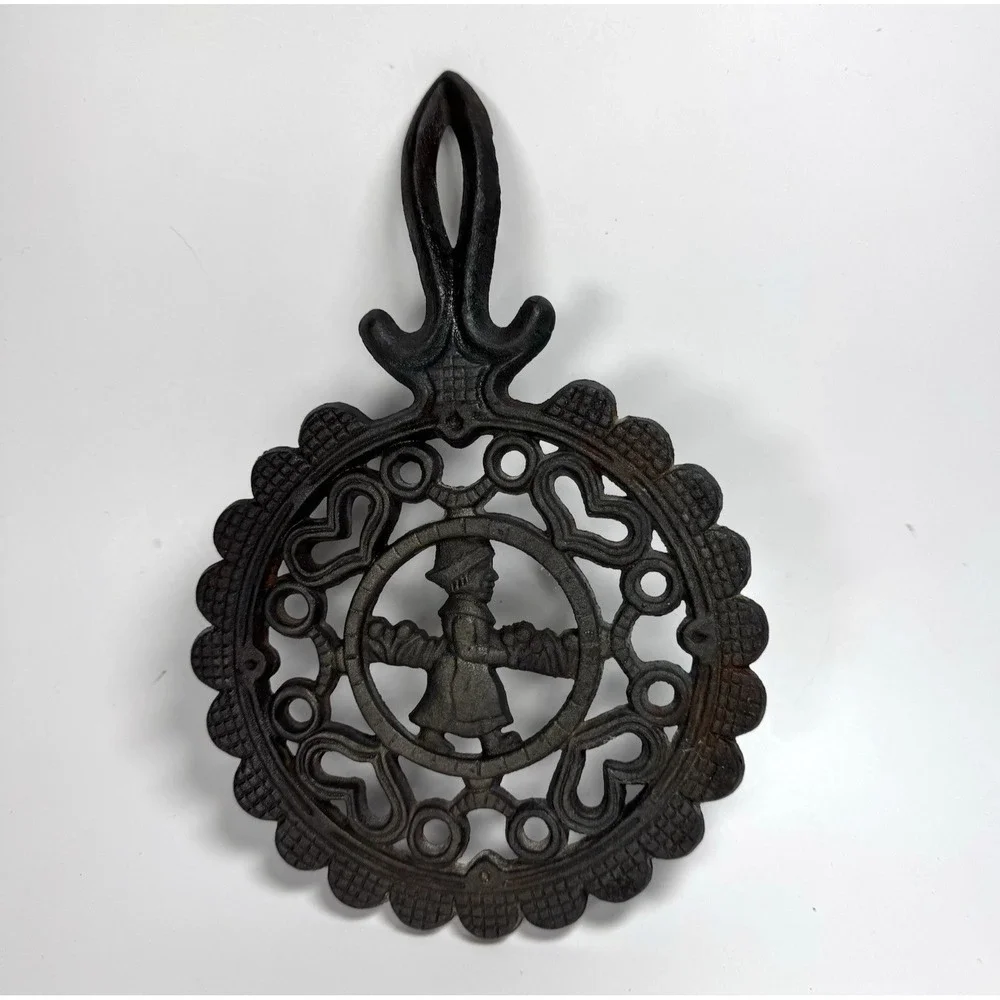Vintage Trivet Dutch Cast Iron‎ Dutch Girl Hot Plate W/ Feet Wall Hanger
